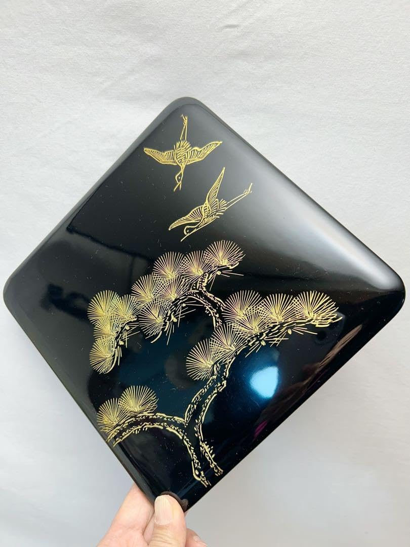 未使用 茶道具 木製 黒塗 金彩松鶴蒔絵 三段重箱 内朱 共箱 茶道具 木製 黒塗 金彩松鶴蒔絵 三段重箱 内朱 共箱 未